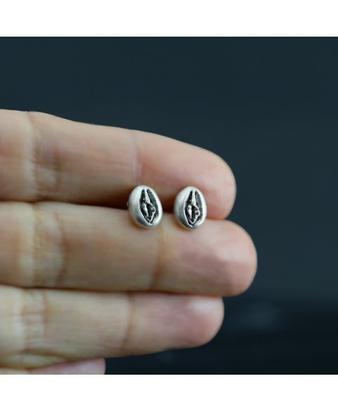 Mini vulva earrings